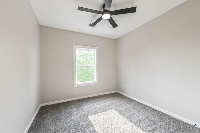 Building Photo - 4721 Mallow St