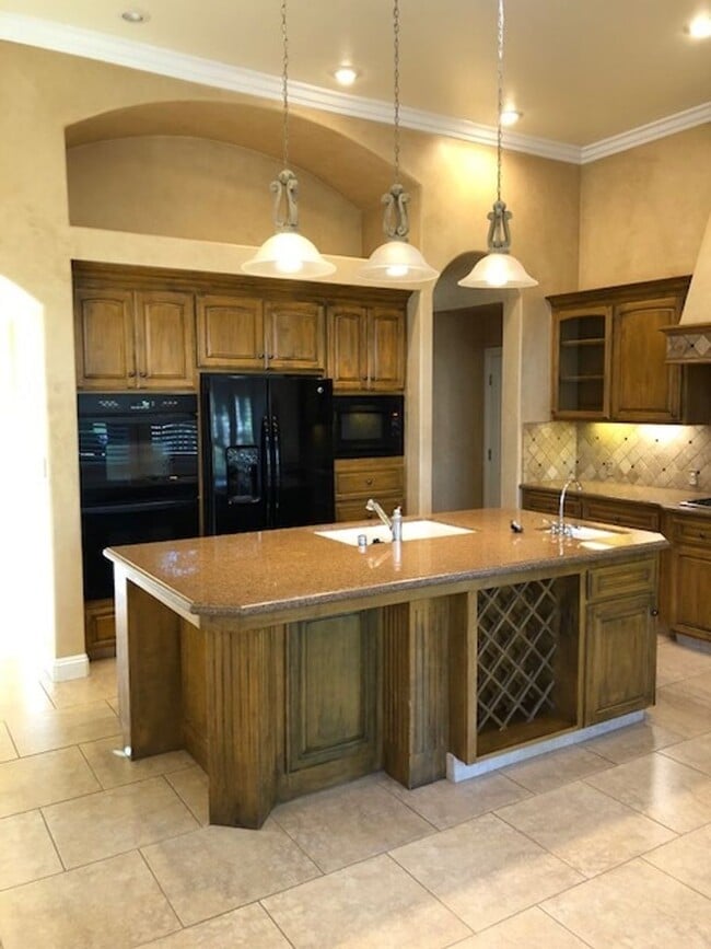 Building Photo - Executive Seven Oaks Grand Island