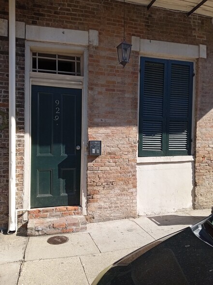 Building Photo - 929 Dumaine St