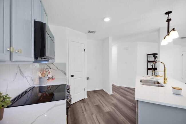 Building Photo - 2203 Lexfield Ln