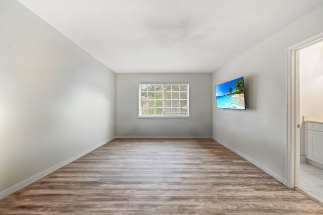 Building Photo - 6985 Brook Hollow Rd