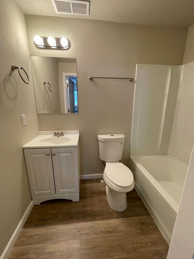 Building Photo - Updated 3 Bedroom 2 Bath Home-Located in Boone, IA