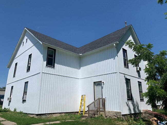 Building Photo - 1304 Sycamore St