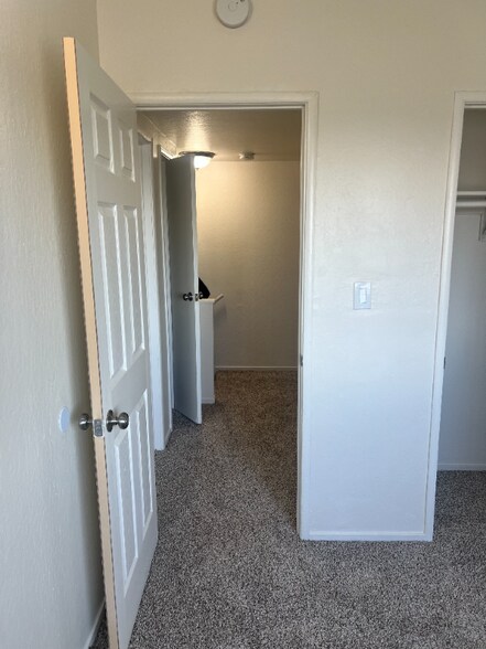 Building Photo - 240 Holly St