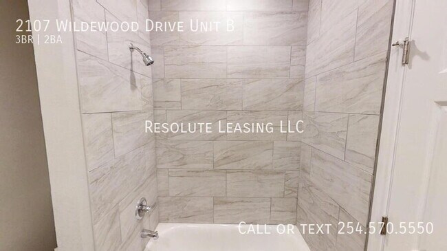 Building Photo - 2107 Wildewood Dr