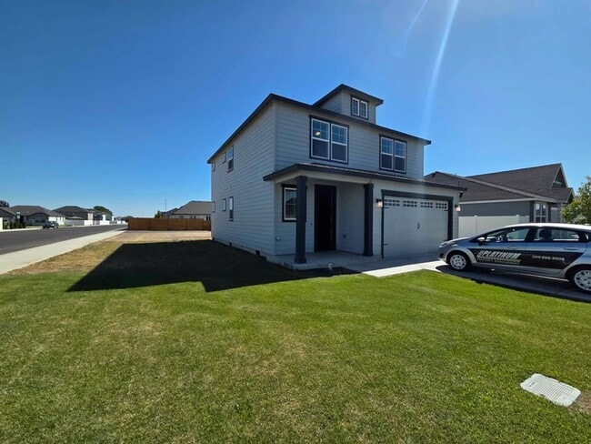 Building Photo - Stunning 3 Bedroom Home In Quincy!