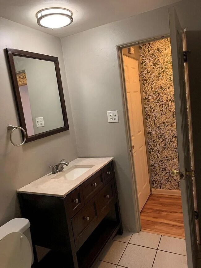 Building Photo - LOCATION LOCATION! Exceptional opportunity to rent a residence in a prime location in Governors P...