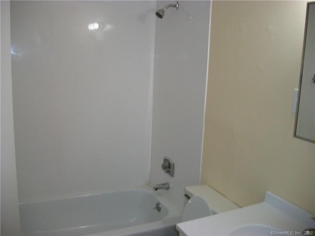 Building Photo - 35 Nash St