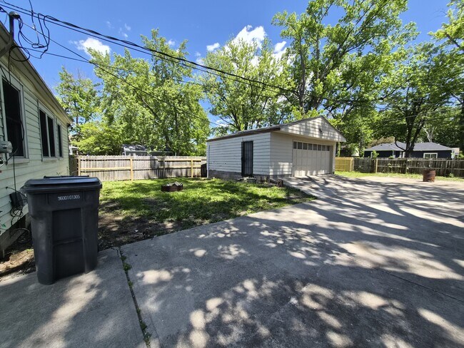 Building Photo - 3707 N Riley Ave