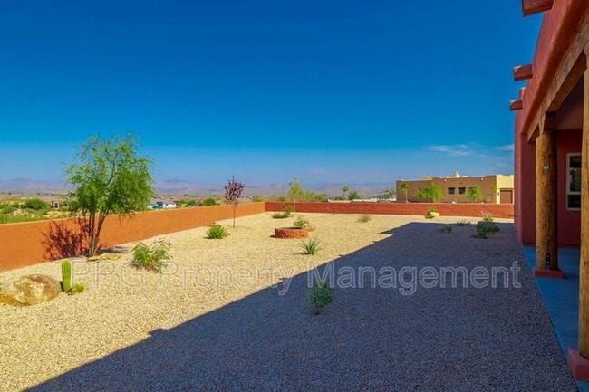 Building Photo - 335 Latigo Way