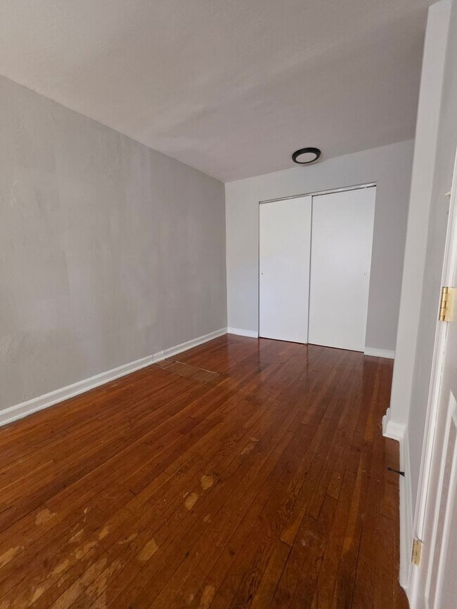 Interior Photo - 636 NEWTON PL NW