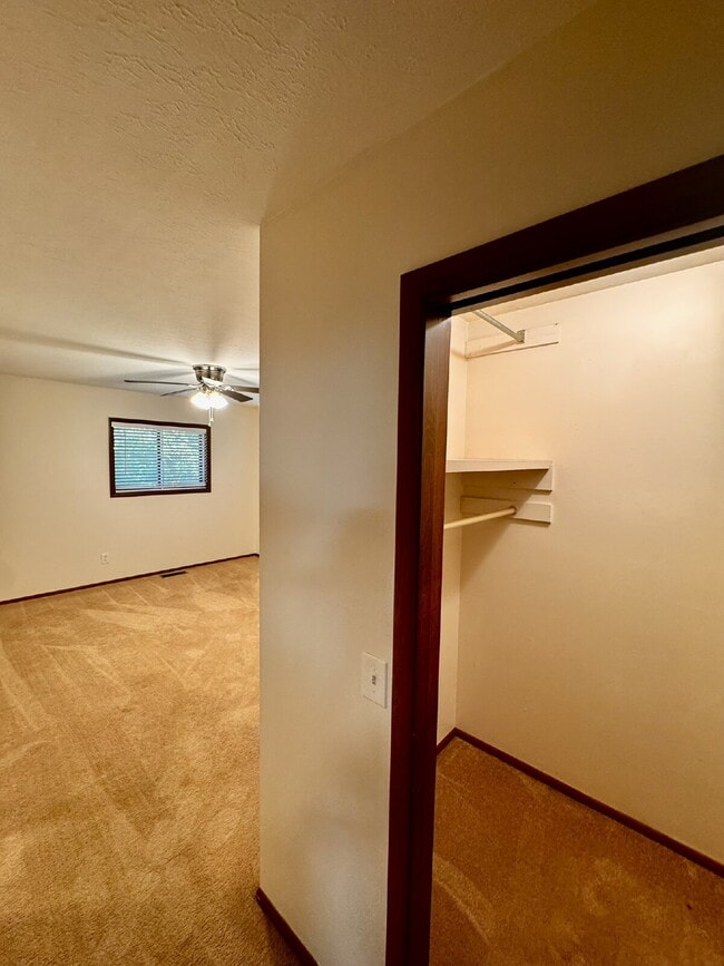 Building Photo - 9108 Bluff Dr