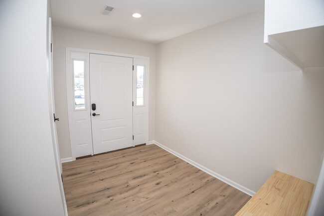 Building Photo - 824 El Dorado Dr