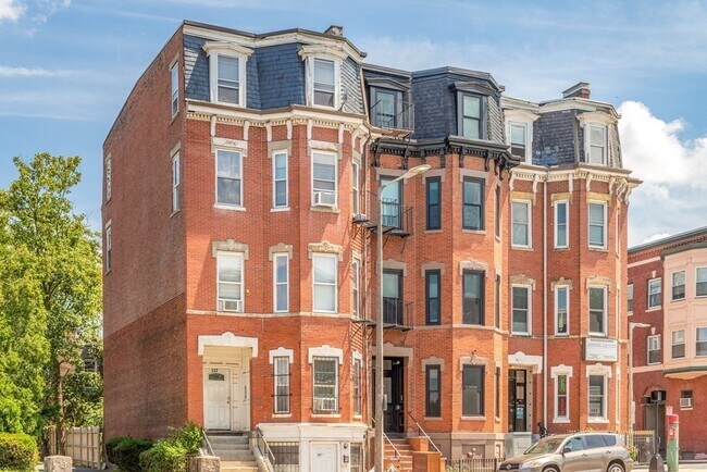 Building Photo - 134 Warren St