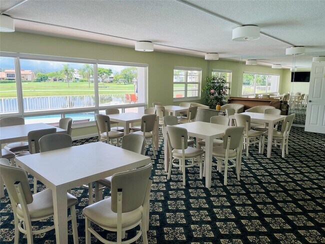 Building Photo - 2500 NE 48th Ln