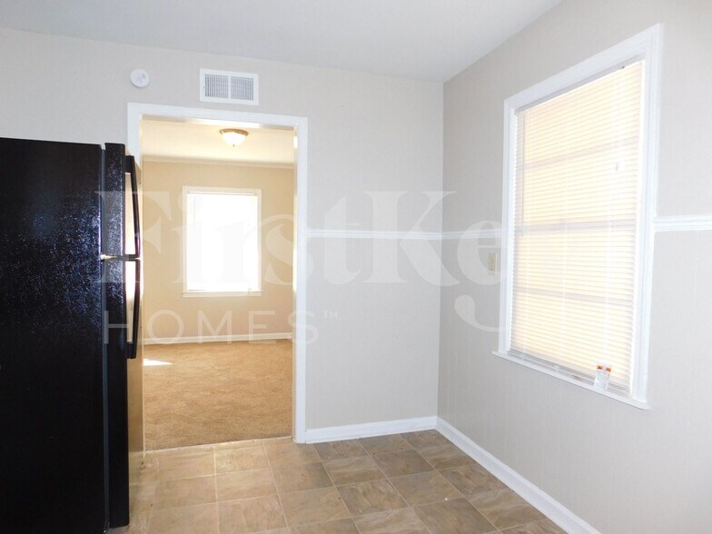 Building Photo - 4896 Lochinvar Dr