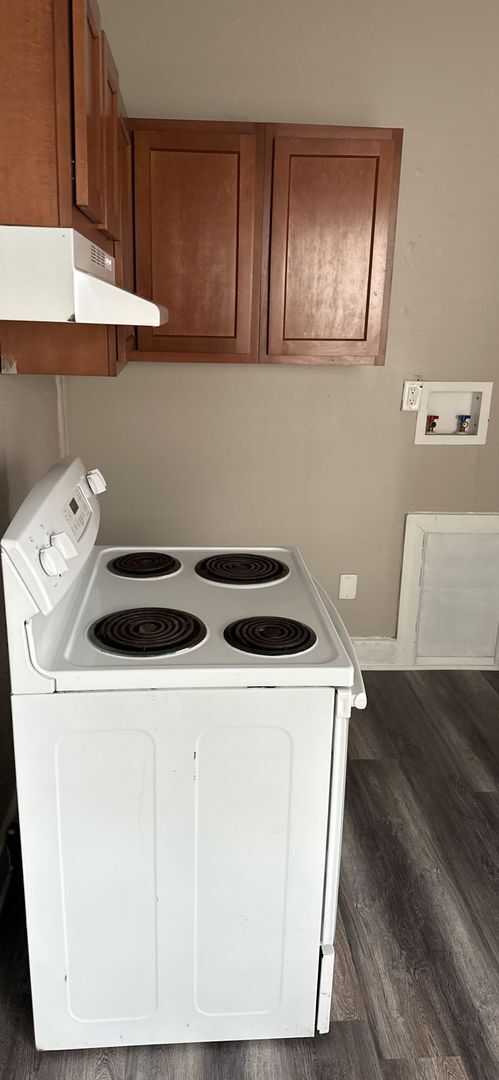 Building Photo - **Deposit Special $500** 526 Brandt 3BR/1B...