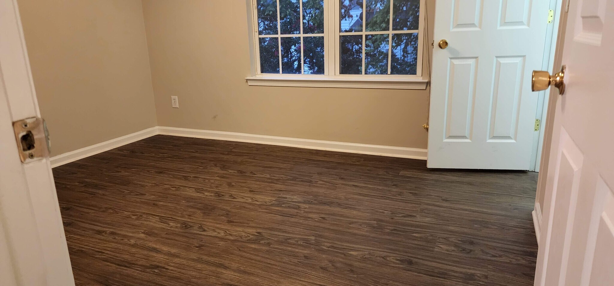 Building Photo - 2222 Valley Haven Dr