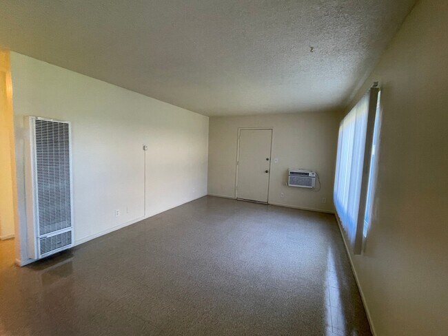 Building Photo - 1302 E Kingsley Ave