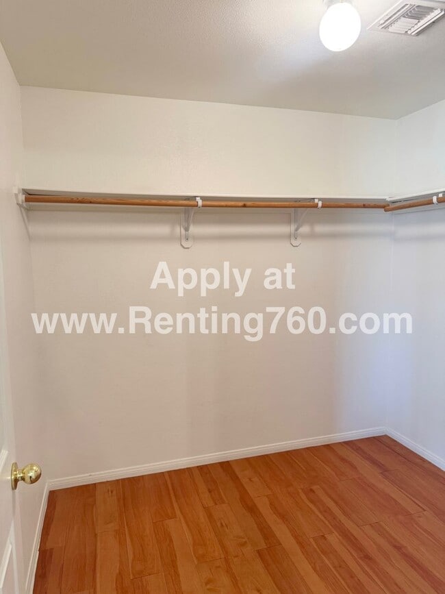 Building Photo - Rare and Spacious 4 Bedroom Indian Cove Home with Solar Panels!