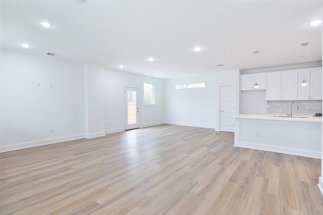 Building Photo - 8220 Bonaire St