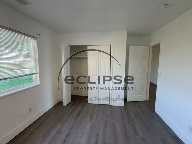 Building Photo - 560 Huntington Point Ln
