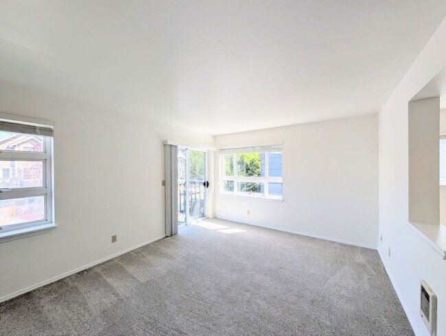 Building Photo - 2Bd/2Ba Seattle Condo