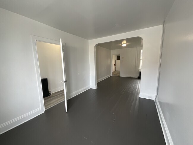 Building Photo - 730 W Mason Ave