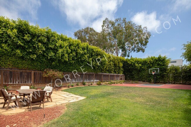 Building Photo - Gorgeous 3 br Home in Del Mar with W/D In ...