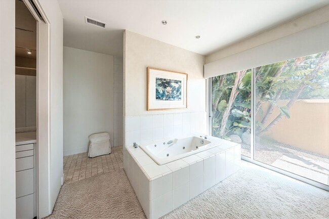 Building Photo - 10272 Overhill Dr