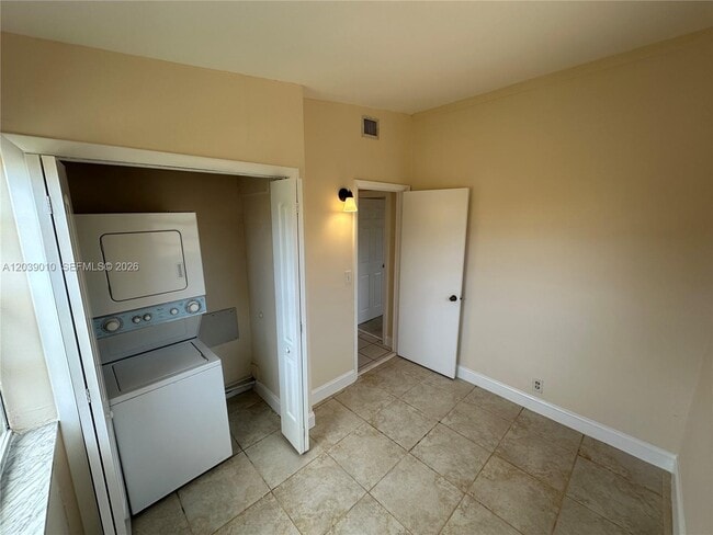 Building Photo - 4410 SW 39th St
