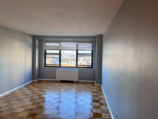 Building Photo - 225 St Pauls Ave