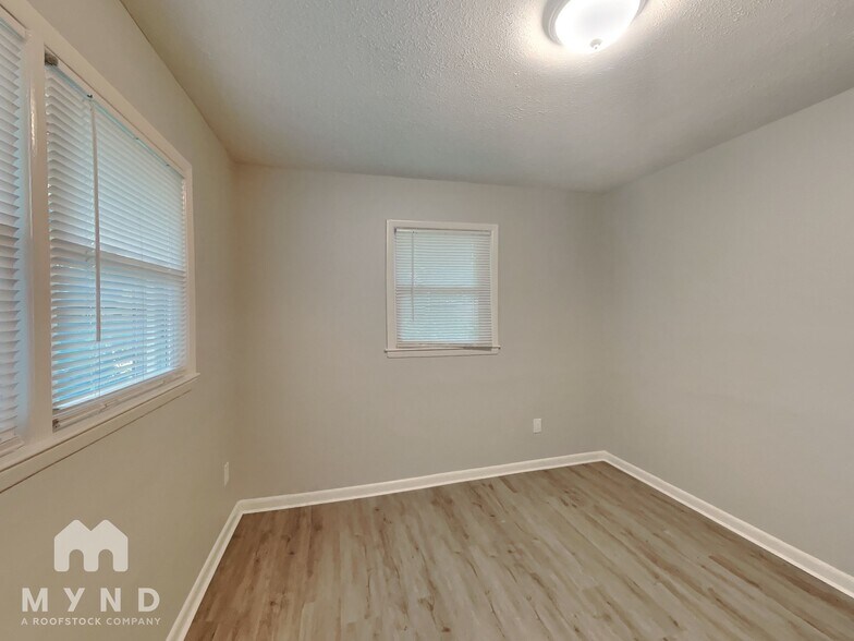 Building Photo - 2180 Rockdale Dr NW