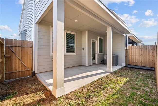 Building Photo - 535 Avisa Dr