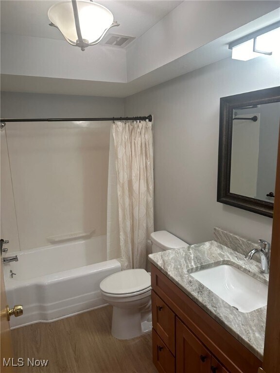 Building Photo - 7045 Carriage Hill Dr