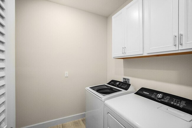 Building Photo - 8360 Beagle Ter