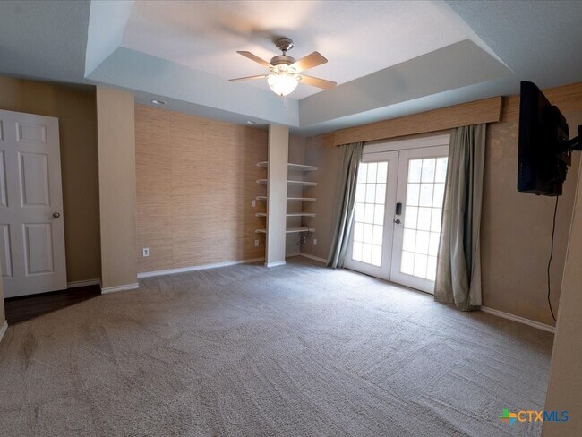 Building Photo - 300 Las Plumas Dr
