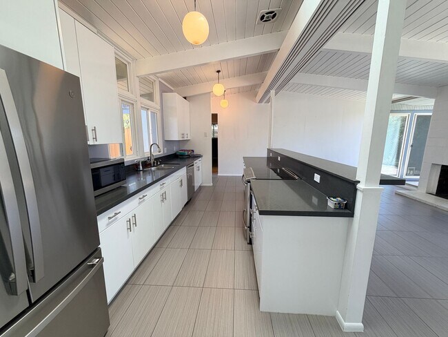 Building Photo - San Mateo 4Bed/2Ba Eichler Home with Putting Green, Vegetable Garden & Designer Finishes