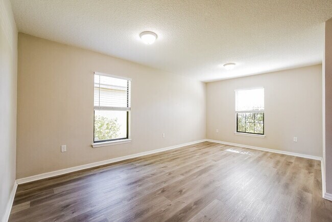 Building Photo - 2353 Bexley Dr