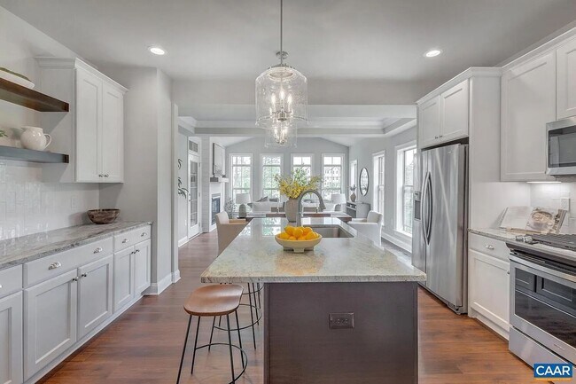 Building Photo - Upscale living in this beautiful model home in Old Trail - 4BR, 3.5 Ba