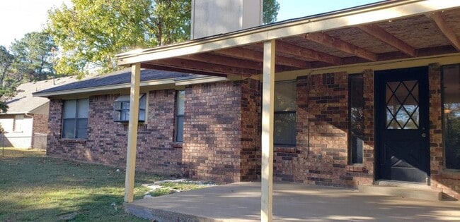 Building Photo - 1023 Rutter Rd