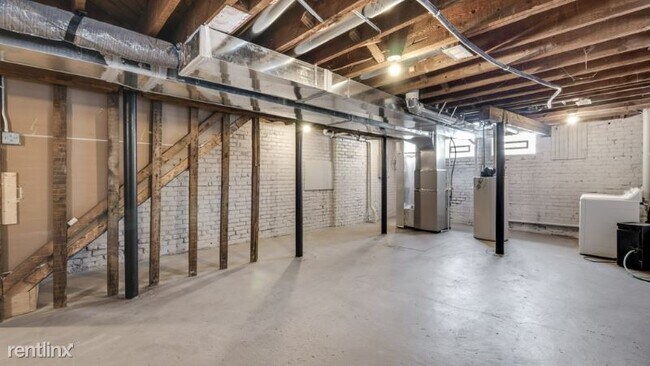 Building Photo - 3 br, 1.5 bath Townhome - 2111 Field H Unit H