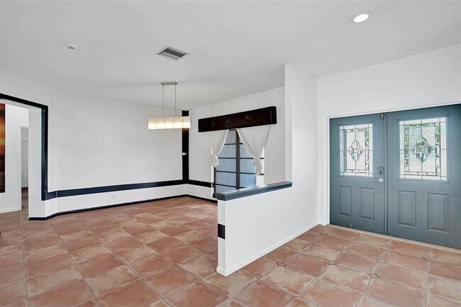 Building Photo - 16610 Royal Poinciana Ct