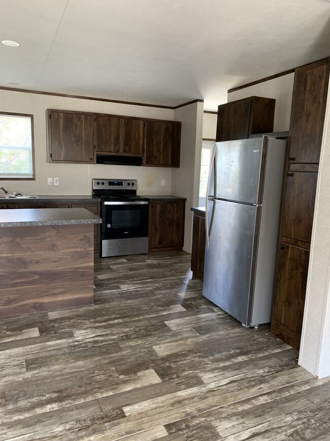 Building Photo - 100 Bristol St