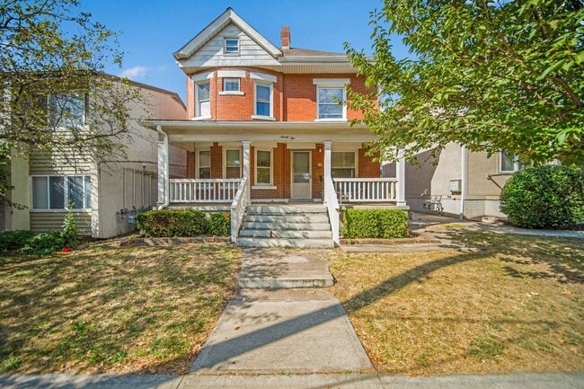 Primary Photo - Massive 10 Bedroom Newly Renovated House P...