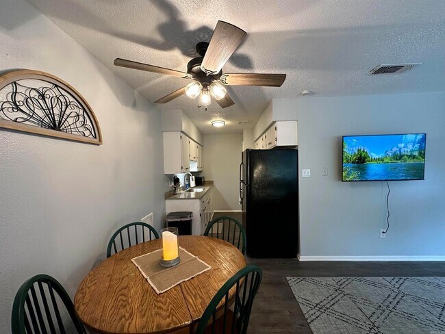 Building Photo - 3801 Elizabeth St