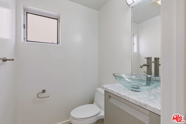 Building Photo - 3637 Dunn Dr