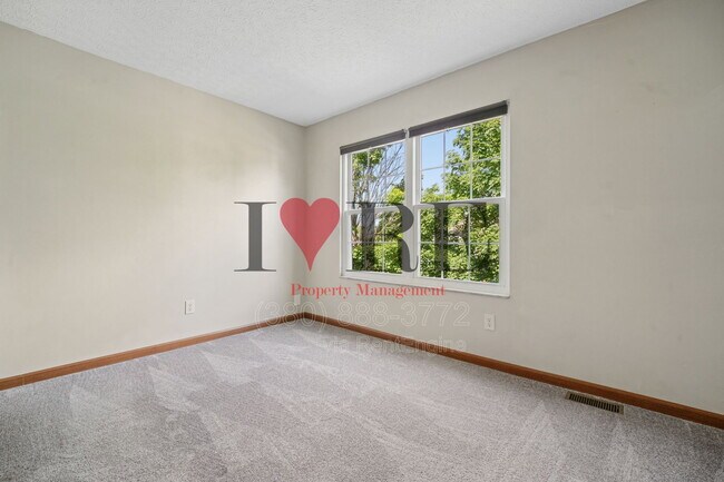 Building Photo - 3048 Hollybank Rd