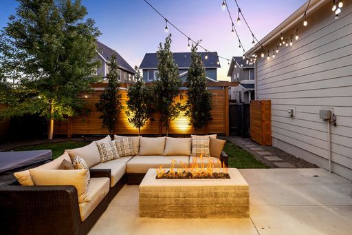 Building Photo - 6 Bedroom 5.5 Bathroom Single Family Home ...
