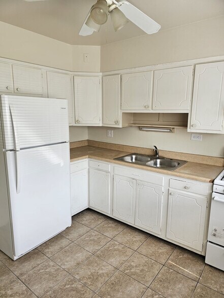 Building Photo - 320 W Dale Dr